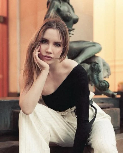 Brontë - ENVY acoustic artist, vocalist and guitarist