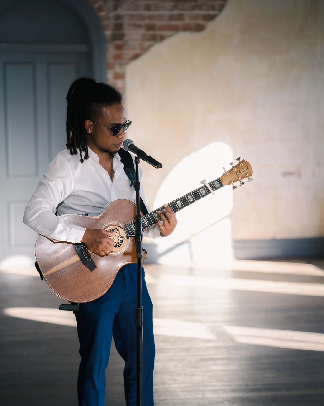 Remi - ENVY acoustic artist, vocalist and guitarist